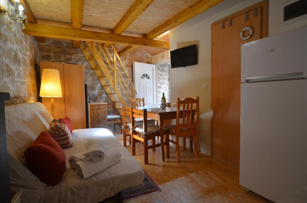 רוביני Studio Apartment La Maison De Catherine מראה חיצוני תמונה