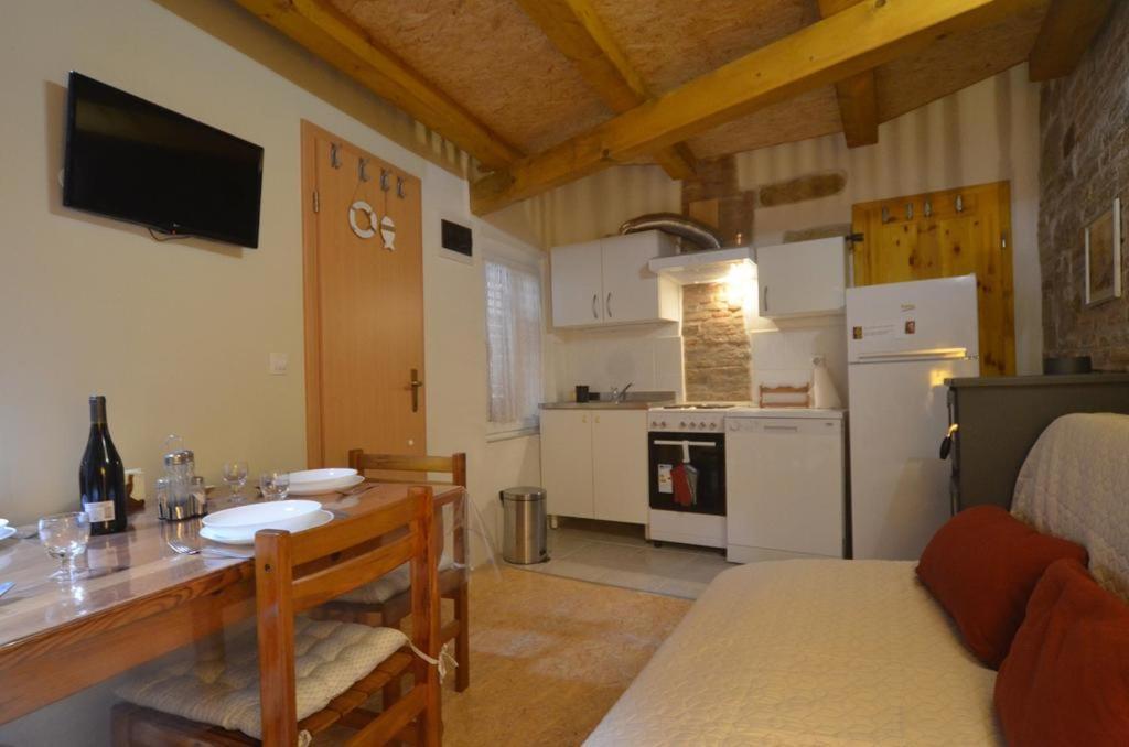 רוביני Studio Apartment La Maison De Catherine מראה חיצוני תמונה