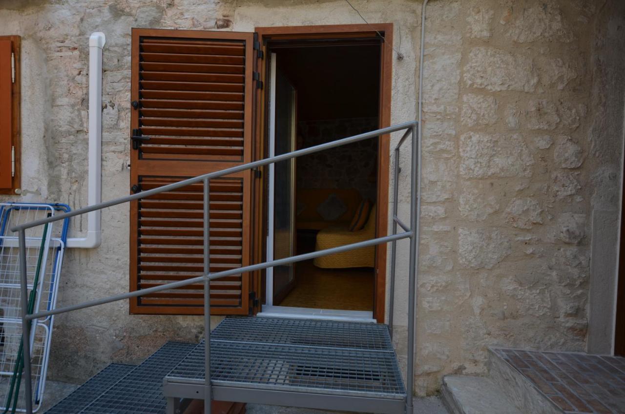 רוביני Studio Apartment La Maison De Catherine מראה חיצוני תמונה