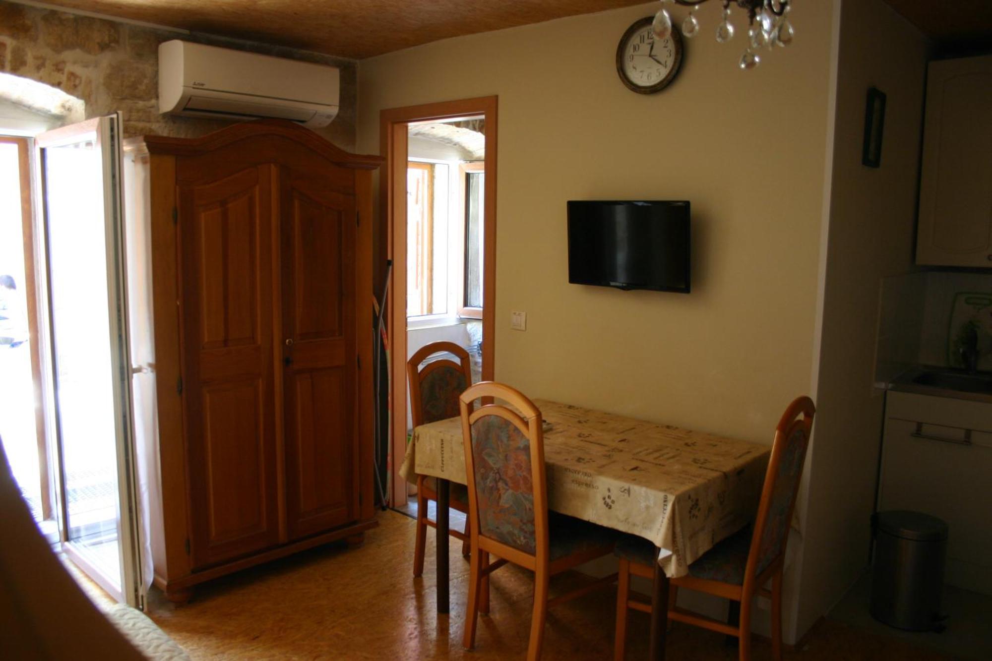 רוביני Studio Apartment La Maison De Catherine מראה חיצוני תמונה