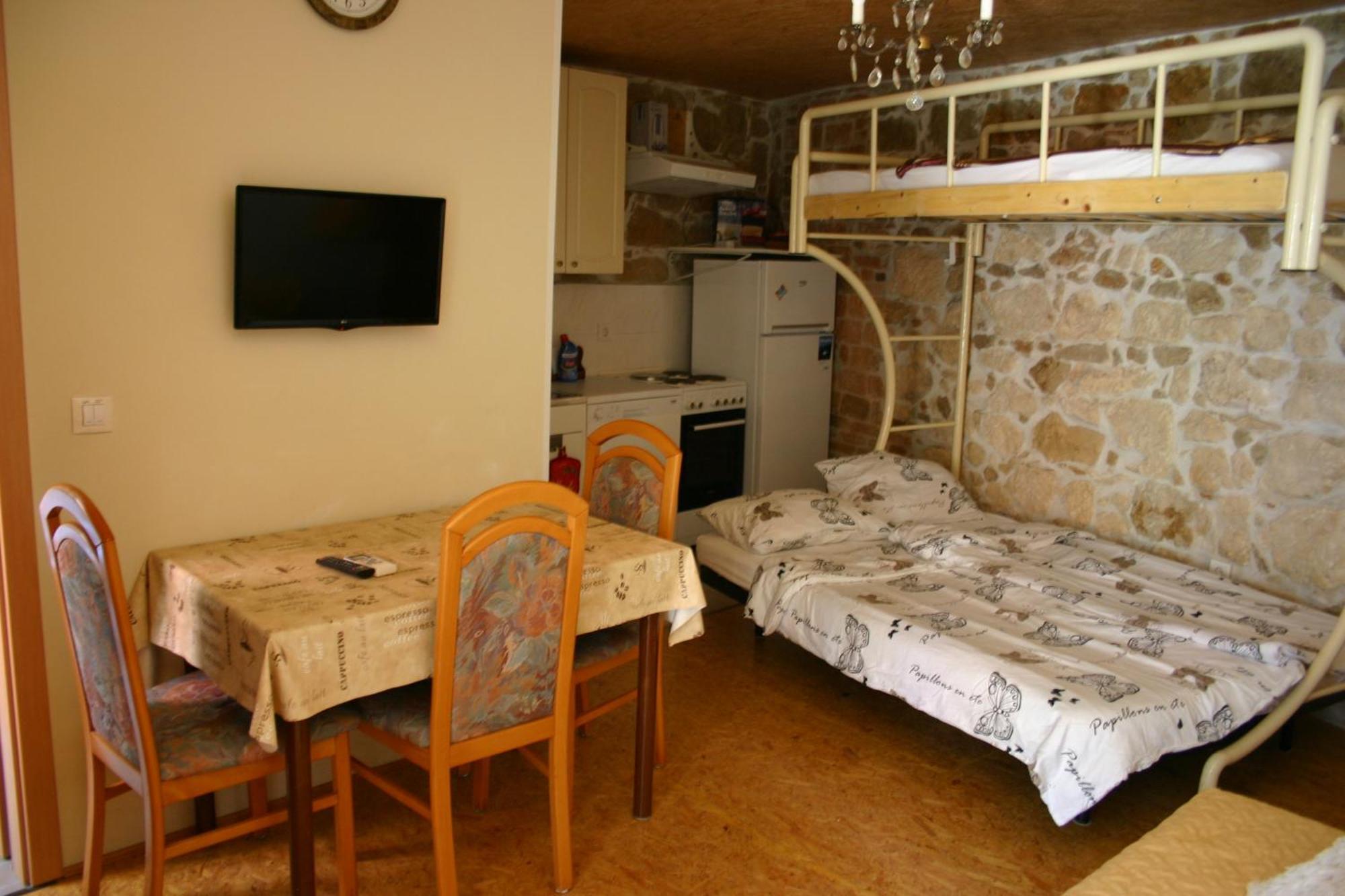 רוביני Studio Apartment La Maison De Catherine מראה חיצוני תמונה