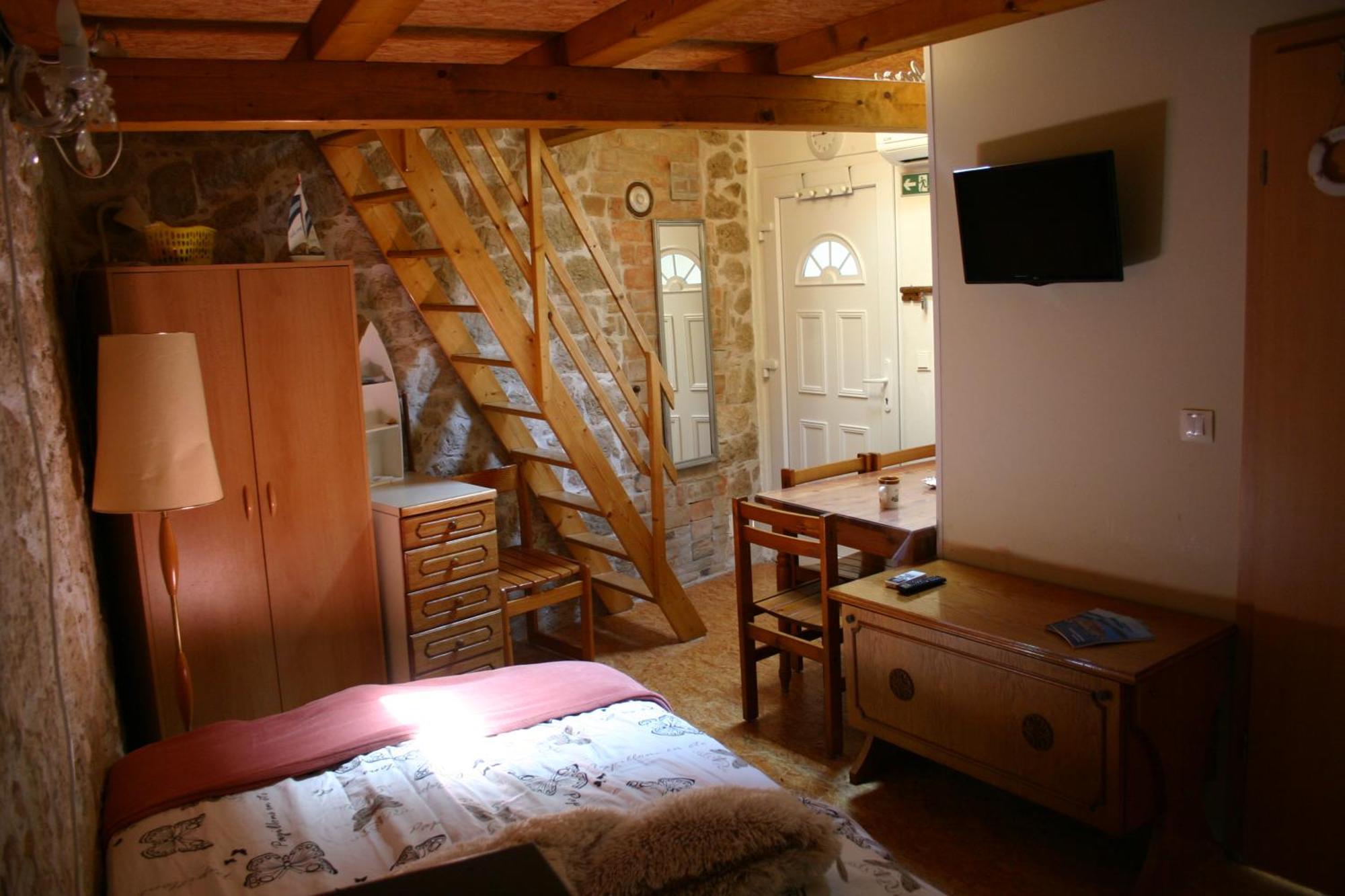 רוביני Studio Apartment La Maison De Catherine מראה חיצוני תמונה